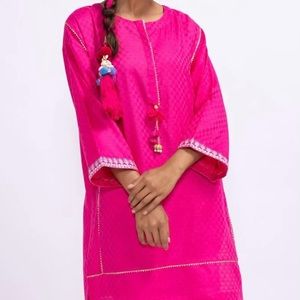 Khaadi Drop Shoulder Kurta 100 % Cotton Self-Print Embroidered Pink/Gold Size 14